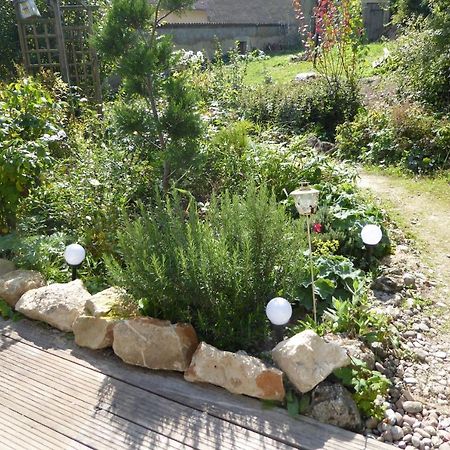 Dans Un Jardin Villa Apremont-la-Foret Exteriör bild