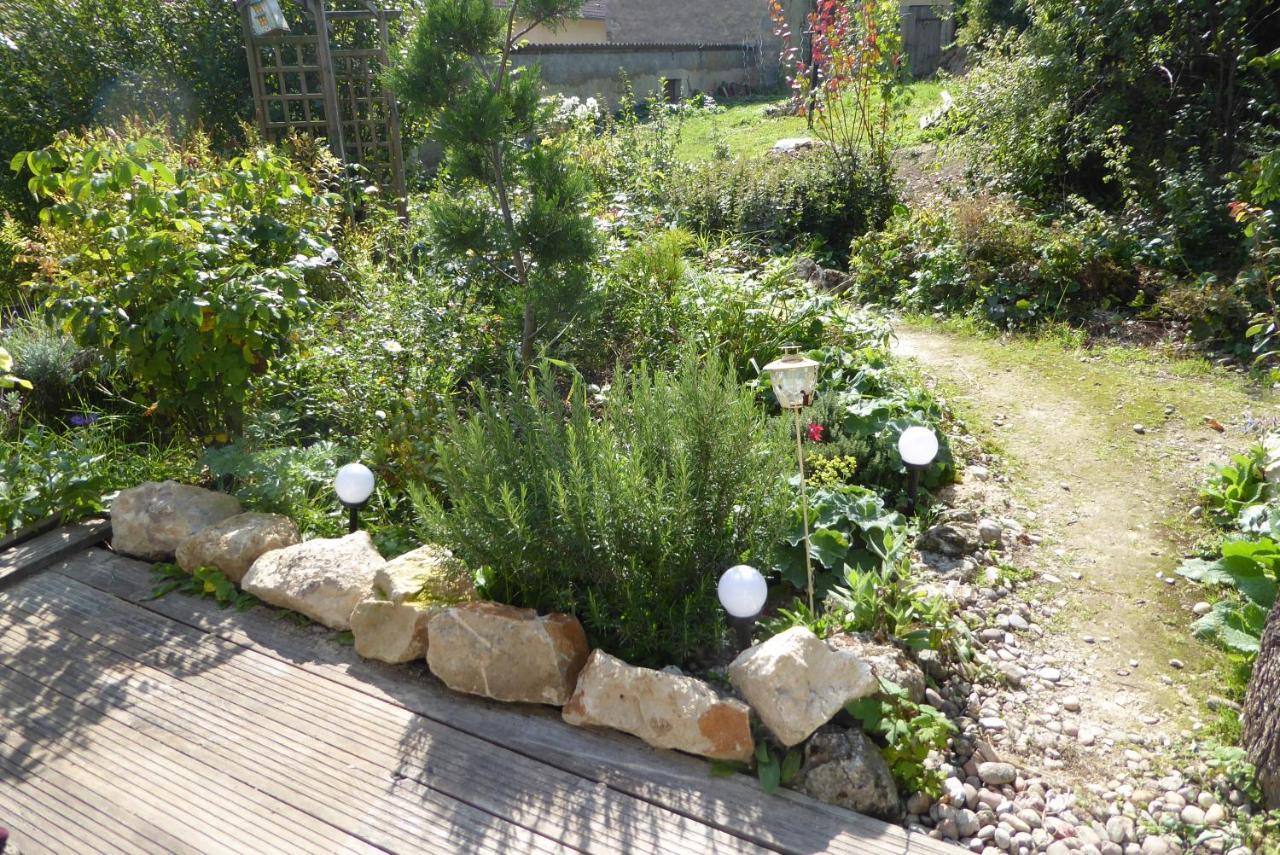 Dans Un Jardin Villa Apremont-la-Foret Exteriör bild